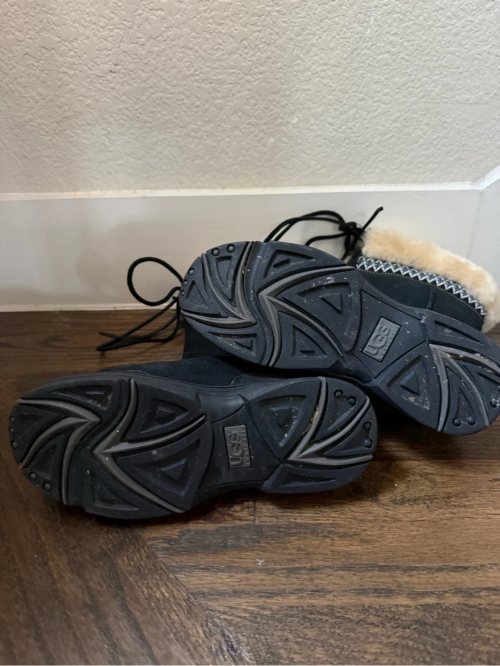 UGG Australia Ultimate Cuff 5273